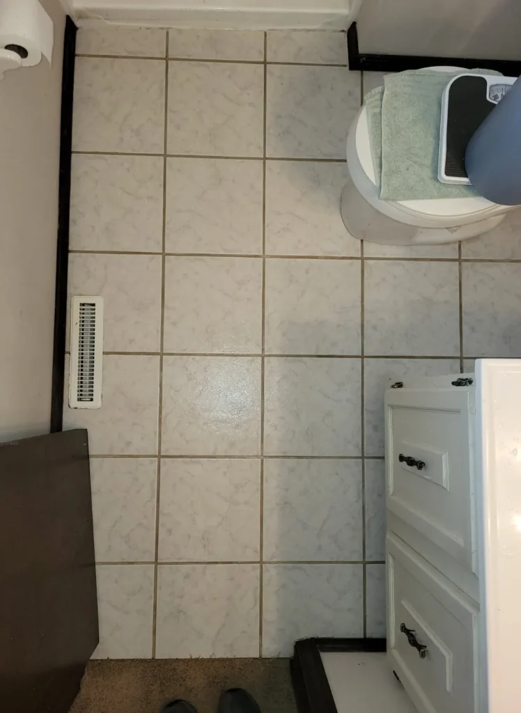 Tile and grout cleaning Springfield MO: bathroom tile floor with bright grout lines